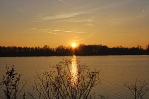 Zonsondergang  over een meertje van Elisabeth Eisbach