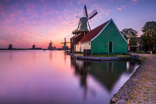 De Zaanse Schans tijdens zonsopkomst