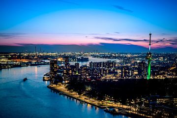 Euromast in Rotterdam bei Sonnenuntergang über der Maas von Sjoerd van der Wal Fotografie