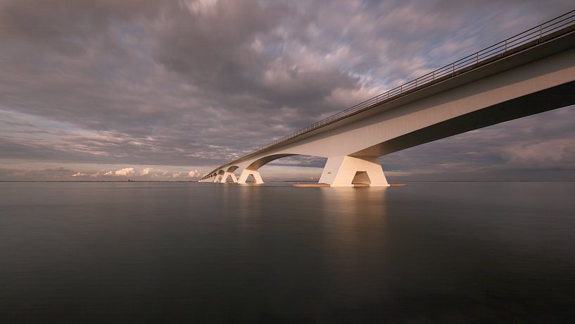 Zeelandbrug in avondgloed van Jan Jongejan