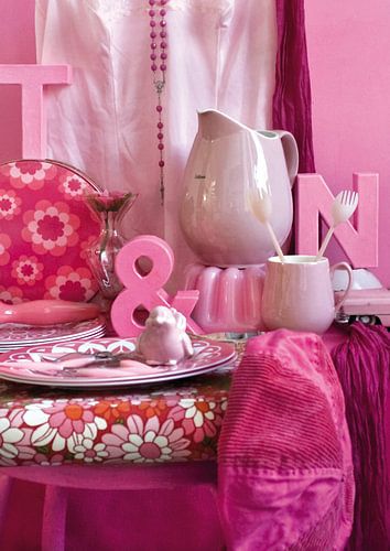 Picture of a still life with retro/vintage stuff in pink.