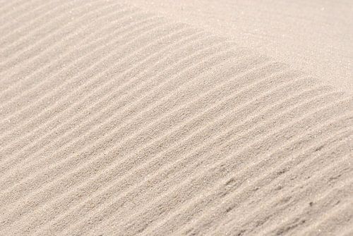 Vormen in het zand op het strand