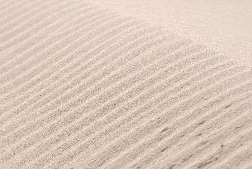 Vormen in het zand op het strand von Margreet Frowijn