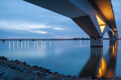 Hollandsch Diep avec les ponts de Moerdijk