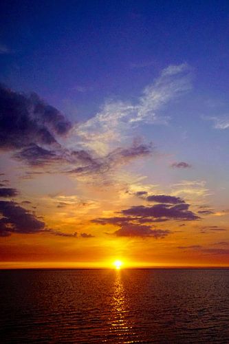 Zonsondergang aan zee