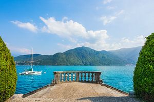 Terrasse am Comer See und ein Boot, Tremezzo