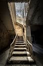 Escalier dans le vieux bâtiment par Inge van den Brande Aperçu