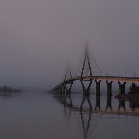 Brug in de mist van Marjon van Vuuren