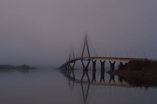 Brug in de mist