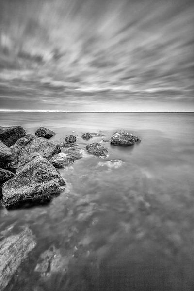 Wellenbrecher an der Küste von Zeeland, Aufnahme mit langer Verschlusszeit! von Peter Haastrecht, van