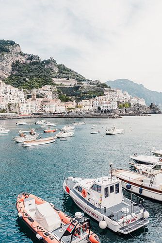 Uitzicht op Amalfi, aan de Amalfikust in Italië