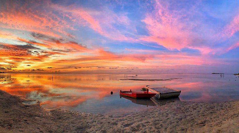 Maldives by Hello Pompoyo