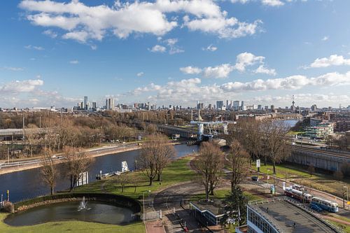 De skyline van Rotterdam vanuit de Van Nelle Fabriek