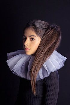 Meisje met kraag – Fine Art portretfotografie