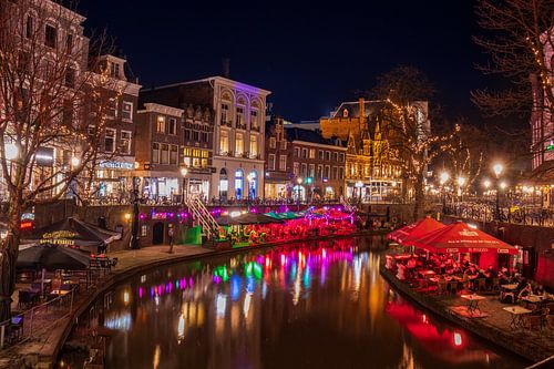 Sfeervolle avondfoto aan de oude gracht in Utrecht