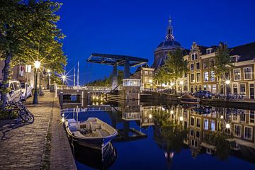 Leiden at night by Eric van den Bandt