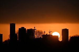 Zonsondergang in Rotterdam aan de Kralingse Plas. van StudioMaria.nl