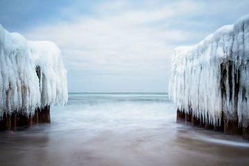 Winter time on the Baltic Sea coast van Rico Ködder