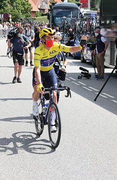 Yves Lampaert at the start in yellow by FreddyFinn
