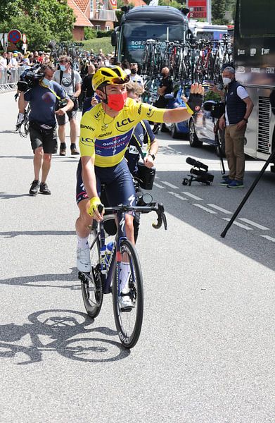 Yves Lampaert in Gelb am Start von FreddyFinn