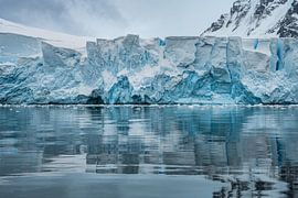 Spiegelung Gletscher Antarktis von Nanda Bussers
