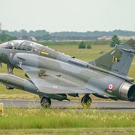 Landung einer französischen Mirage 2000D. von Jaap van den Berg