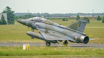 Atterrissage du Mirage 2000D français.