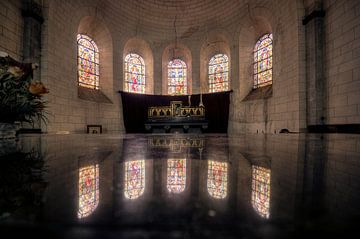 Urbex - Church of the raven van Angelique Brunas