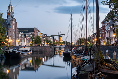 De kerktoren van Delfshaven in het eerste licht