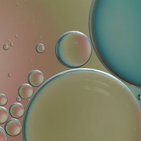 Drops | oil on water by Marianne Twijnstra