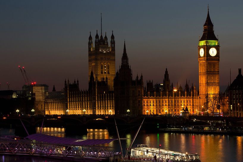 London by Hello Pompoyo