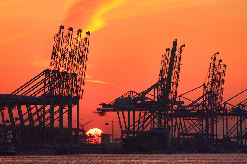 Maasvlakte Sonnenuntergang von Peet de Rouw