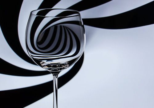 Abstract - silhouet achter wijnglas