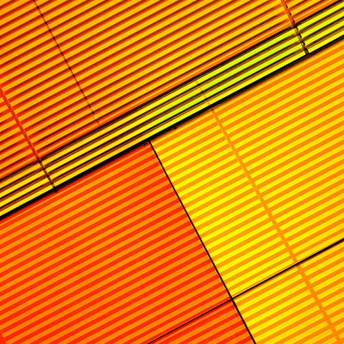 Ranja mit einem Strohhalm