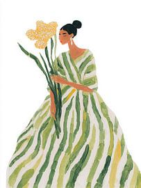 Femme élégante en robe verte avec une grande fleur sur But First Framing