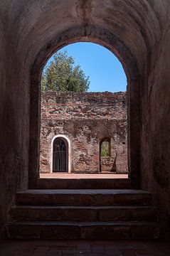 Antigua: Iglesia y Convento de las Capuchinas by Maarten Verhees
