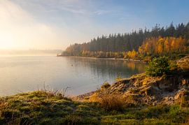 Sunrise at the lake by Durk-jan Veenstra
