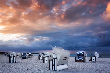 Zonsondergang op het strand van Prerow van Daniela Beyer