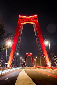 De Willemsbrug in Rotterdam in de avond van Pieter van Dieren (pidi.photo)