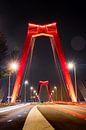 Die Willemsbrug in Rotterdam am Abend von Pieter van Dieren (pidi.photo) Miniaturansicht