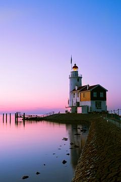 Lighthouse Marken, Nederland by Peter Bolman