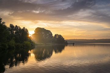 Farbenfroher Sonnenaufgang über dem Kralingse See von Henk Boerman