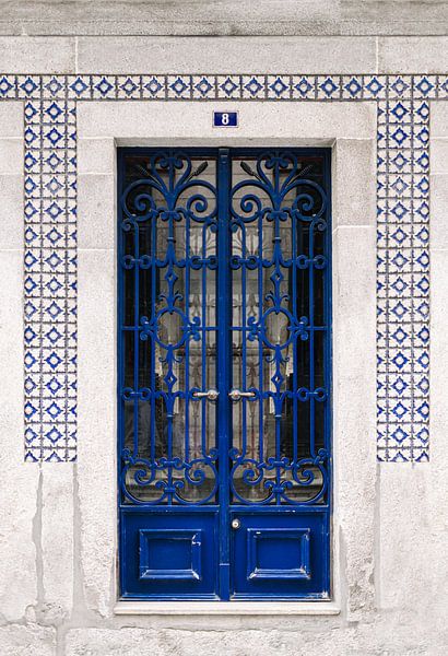 Blauwe deur en tegels in Porto | Kleurrijke reisfotografie van Studio Rood