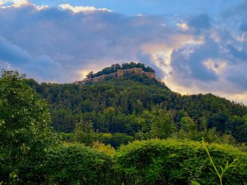 Wolken boven vesting Königstein van Claudia Schwabe