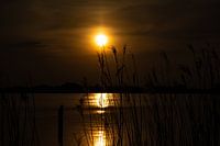 Sonnenuntergang am Wasser.