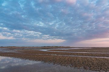 Le matin dans la mer des Wadden au large de l'île d'Amrum sur Rico Ködder