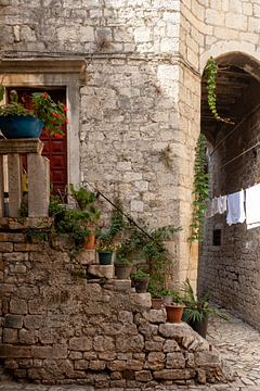 Straßen von Trogir von Nina Rotim