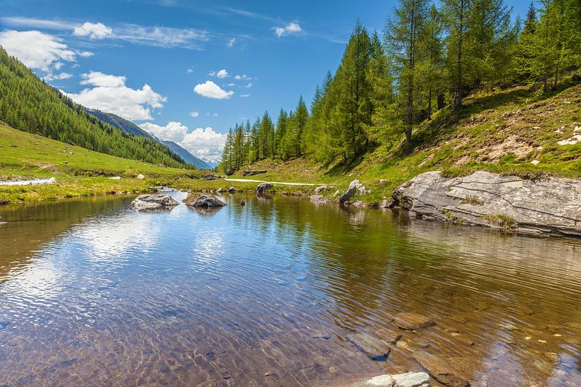 Klein bergmeer in het Hinteres Ahrntal bij de Kehreralm, Zuid-Tirol van Christian Müringer