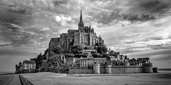 Mont Saint-Michel (white-black)