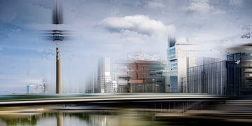 Düsseldorf -Medienhafen avec la tour du Rhin sur Nicole Holz